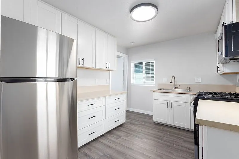 2856 Franklin Ave — Photo 1