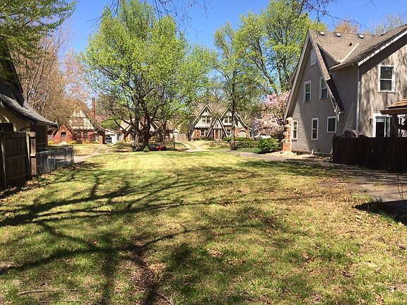 2nd image of 429 E 71st Ter