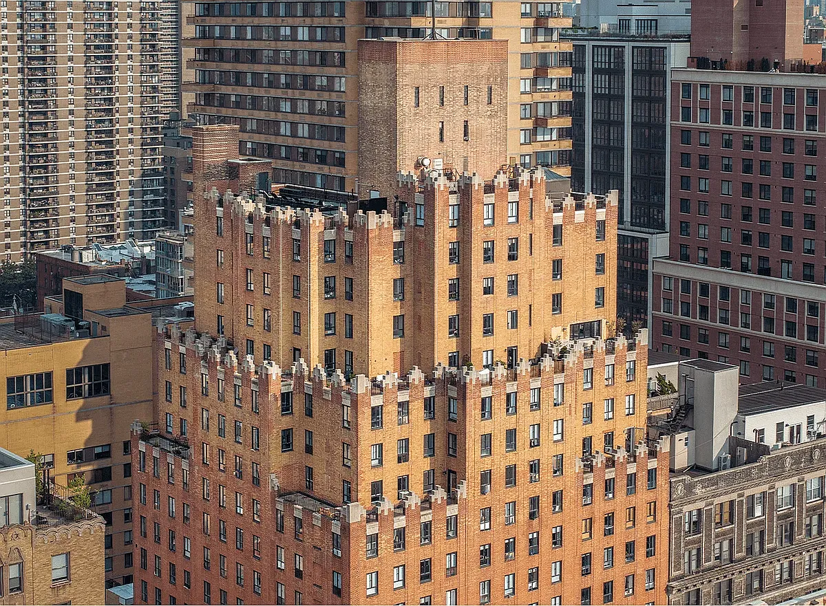 Building Photo - 752 W End Ave #12E