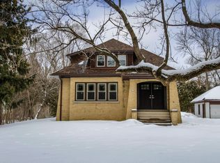 450 W Dean Rd, Fox Pt, WI 53217