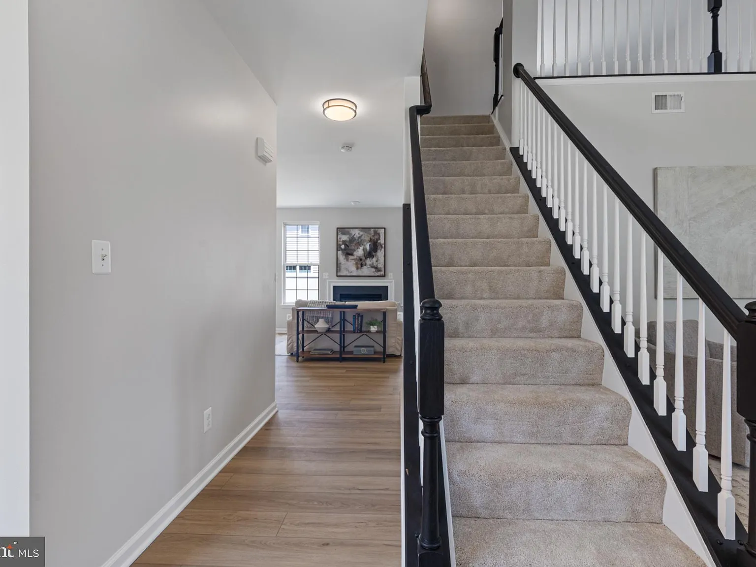 3 bed, 2.5 bath, 2048 sqft, $3,300 — Photo 3