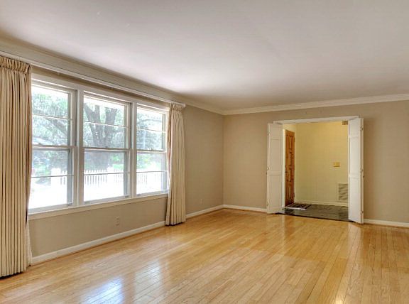 5th image of 217 Devonwood Dr