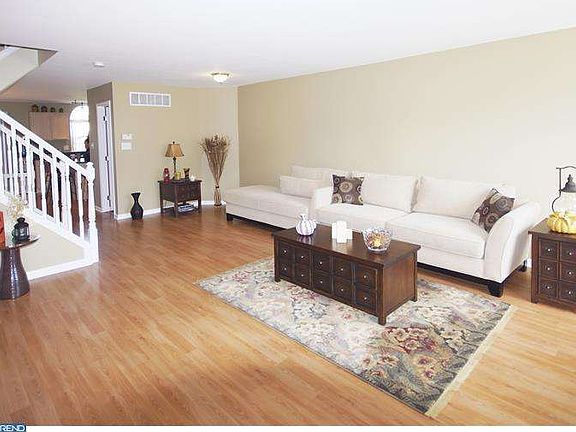 3rd image of 325 Allens Ln #1041