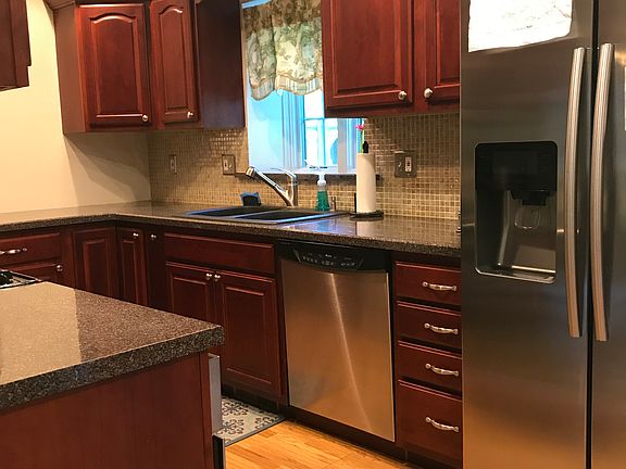 5th image of 946 Ashton Pl