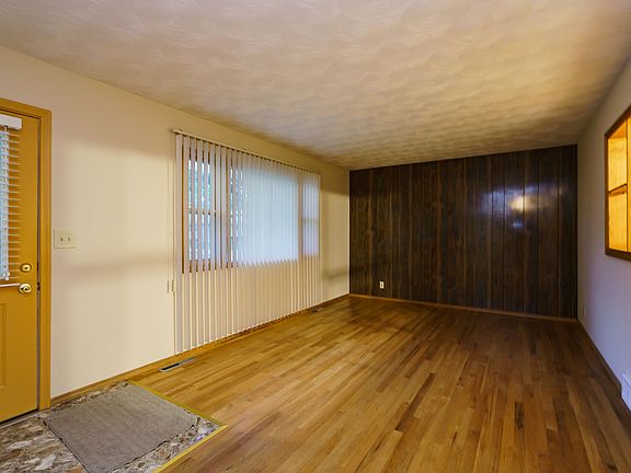 4th image of 3027 S 48th Ave