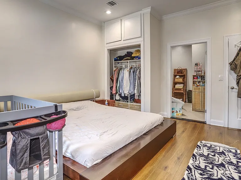 125 Oak St #1 — Photo 4