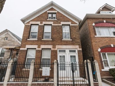 3242 S May St, Chicago, IL, 60608