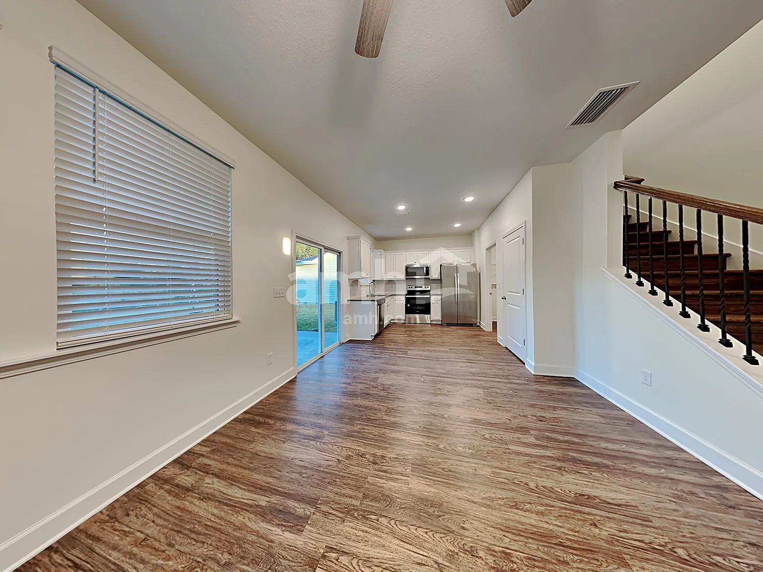 3 bed, 2.5 bath, 1420 sqft, $1,910 — Photo 4