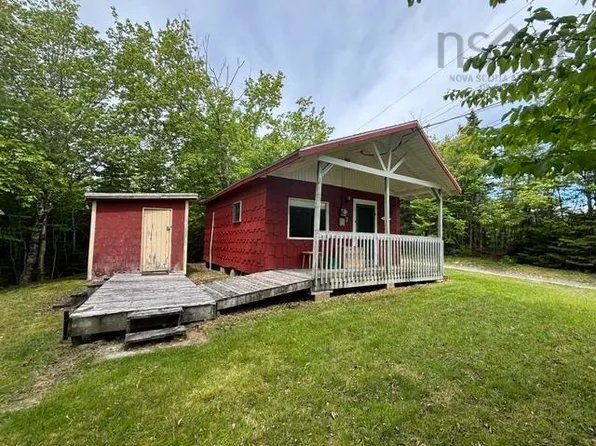25 Ton Timber Hills Rd, Halifax, NS B0J 2K0