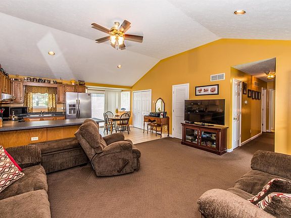 4th image of 345 Green Fields Ln