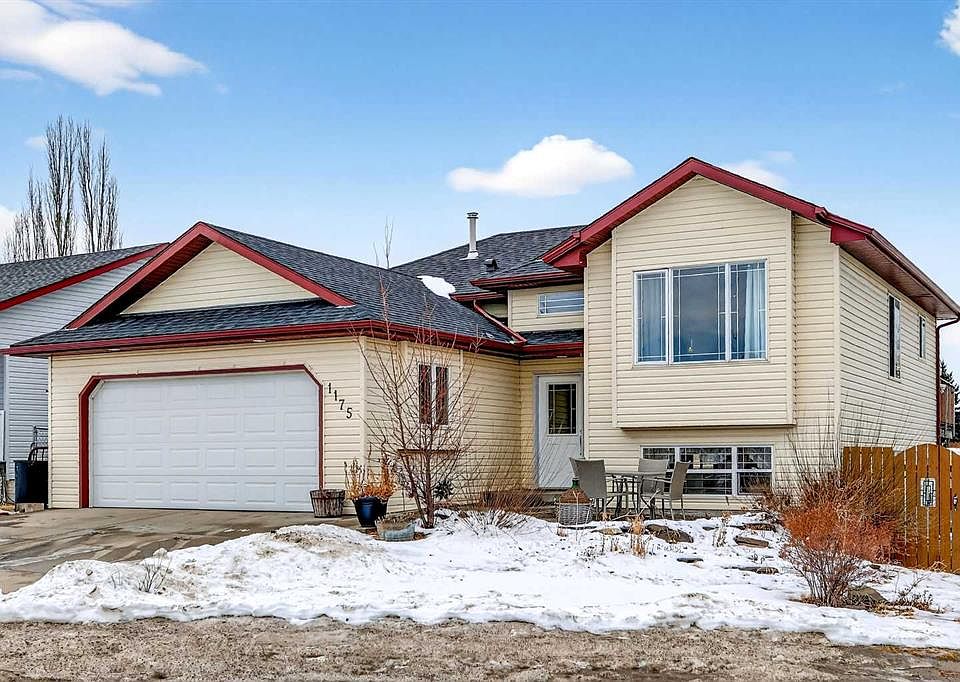 1st image of 1175 N Strathcona Rd