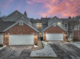 1111 Fairways Blvd, Troy, MI 48085