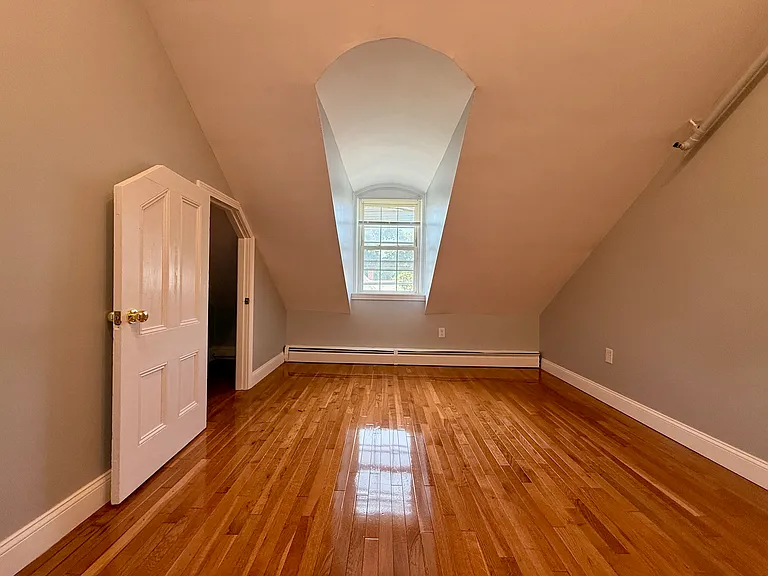 260 Hope St #5 — Photo 8