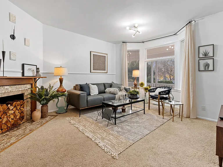 Living room (non-working fireplace)