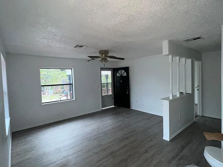 1215 E Whittaker St — Photo 7