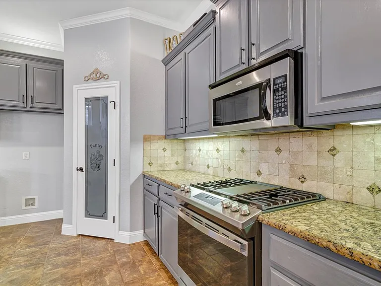 3300 Fountain Way — Photo 18