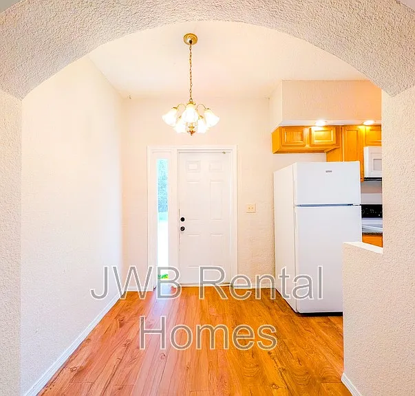 5968 Oaklane Dr — Photo 3