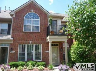 23492 Williamsburg Cir, Woodhaven, MI 48183