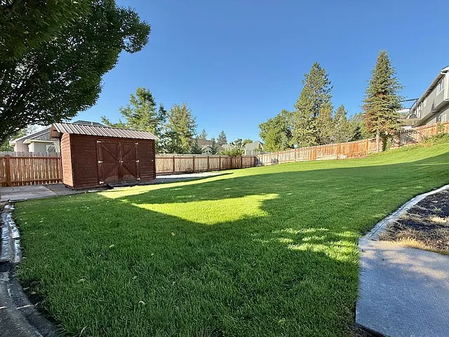 814 E Country Hill Ct — Photo 3