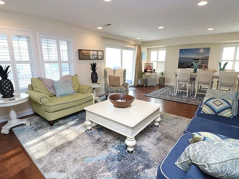9505 Monmouth Ave #B — Photo 15
