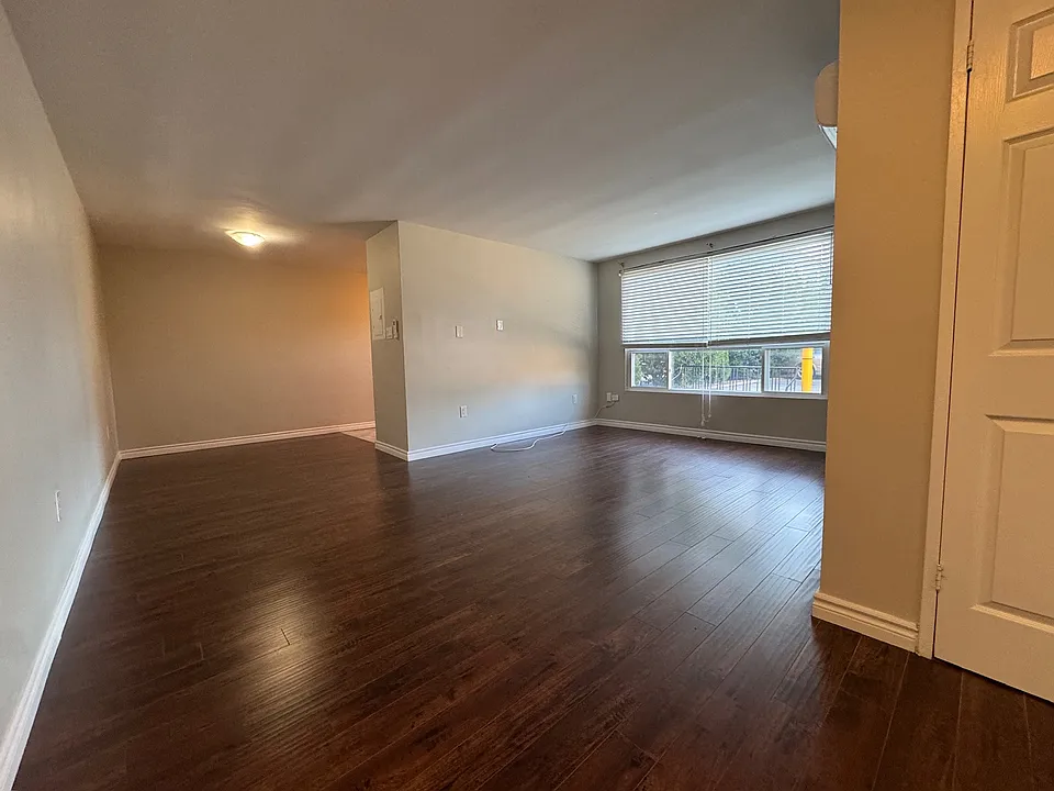 13 Lansdowne Ave N #14