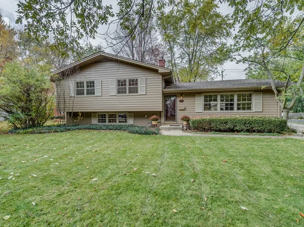 1021 Emerald Dr, Naperville, IL 60540
