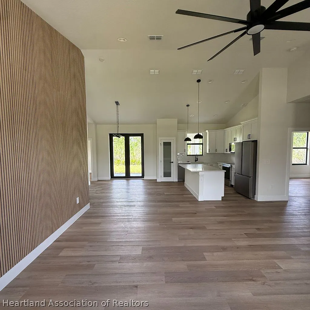 1 bed, 1.0 bath, 1300 sqft, $1,500 — Photo 3