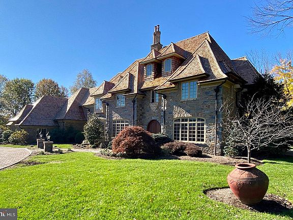 2nd image of 18 Katies Pond Rd