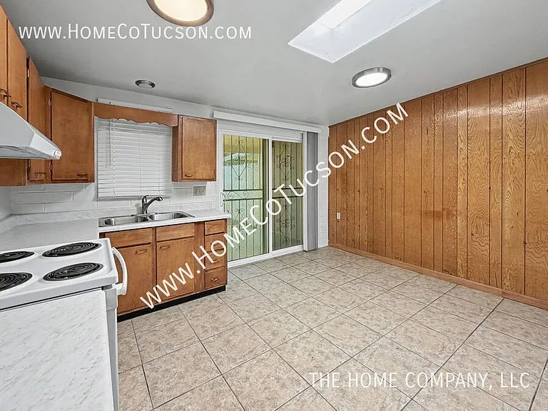 1430 E Iowa Dr — Photo 7
