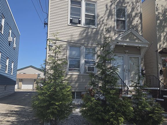 5th image of 38 Humphrey Ave Floor 1