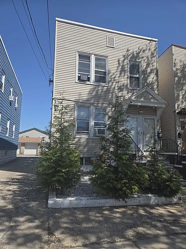38 Humphrey Ave Photo 1