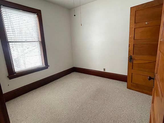 4th image of 2125 6th St N #2127
