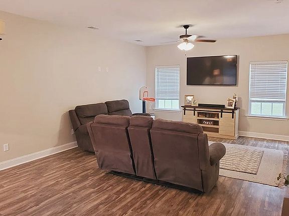 4th image of 144 Kalynne Way NE