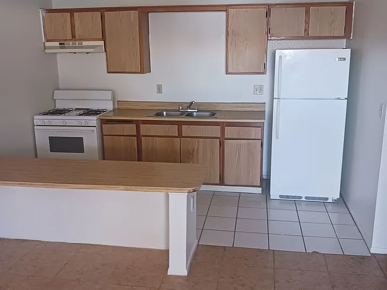 Agua Caliente Apartments — Photo 4