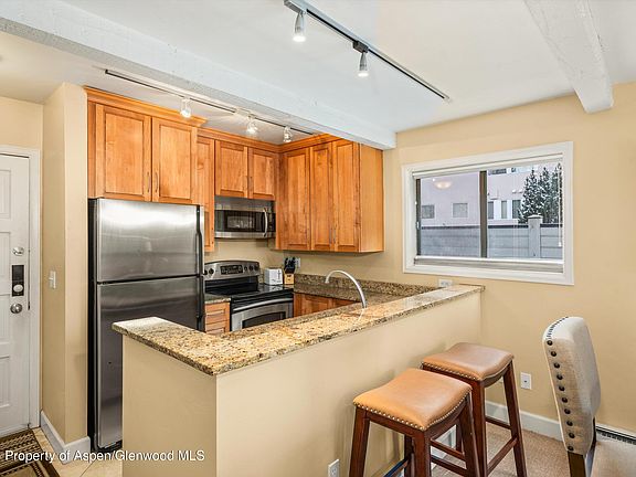 3rd image of 709 E Main St APT 201