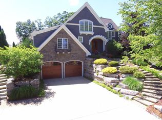 12150 Mantawauka Dr, Fenton, MI