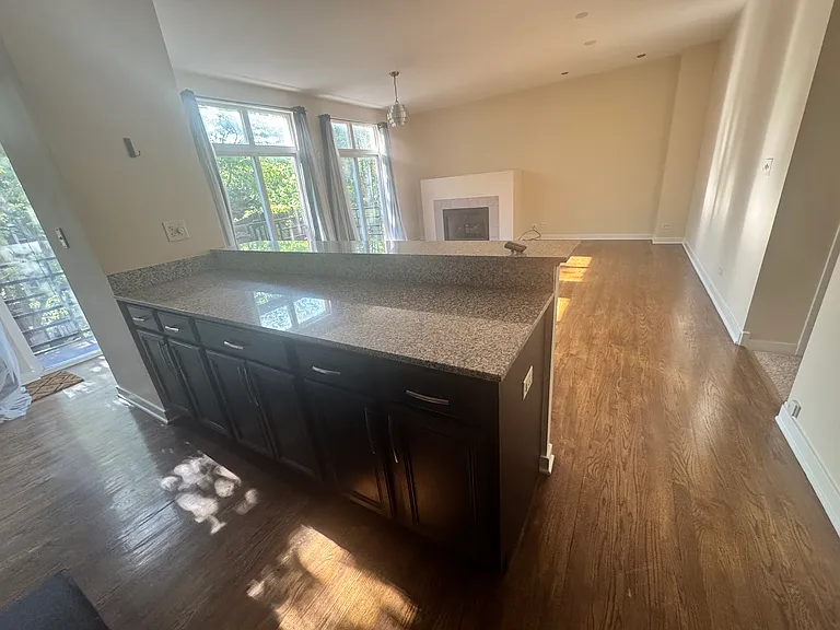 1033 E 46th St #403 — Photo 9