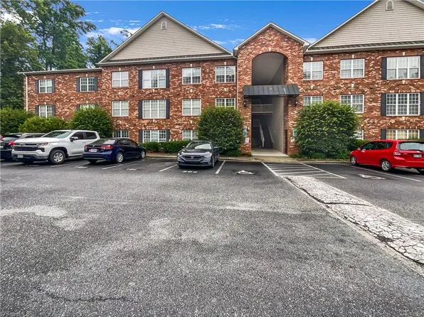 5236 Hilltop Rd Unit 301, Jamestown, NC 27282