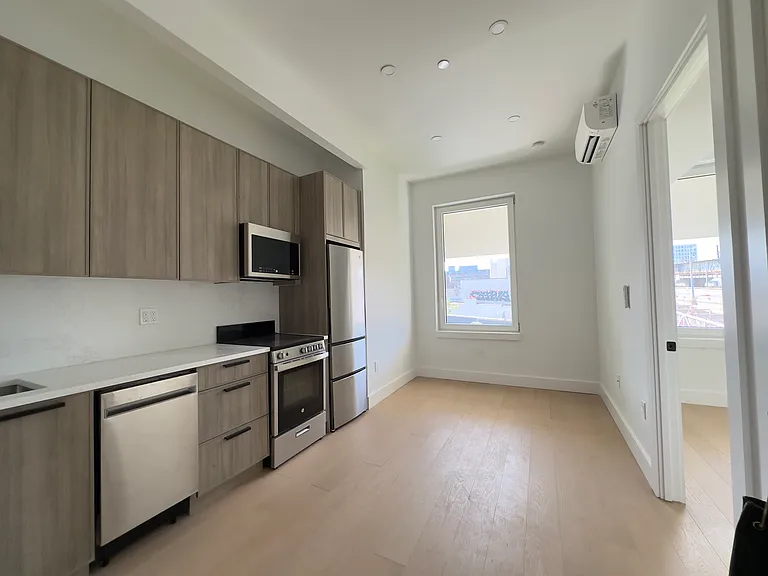 109 S 6th St #4E — Photo 7