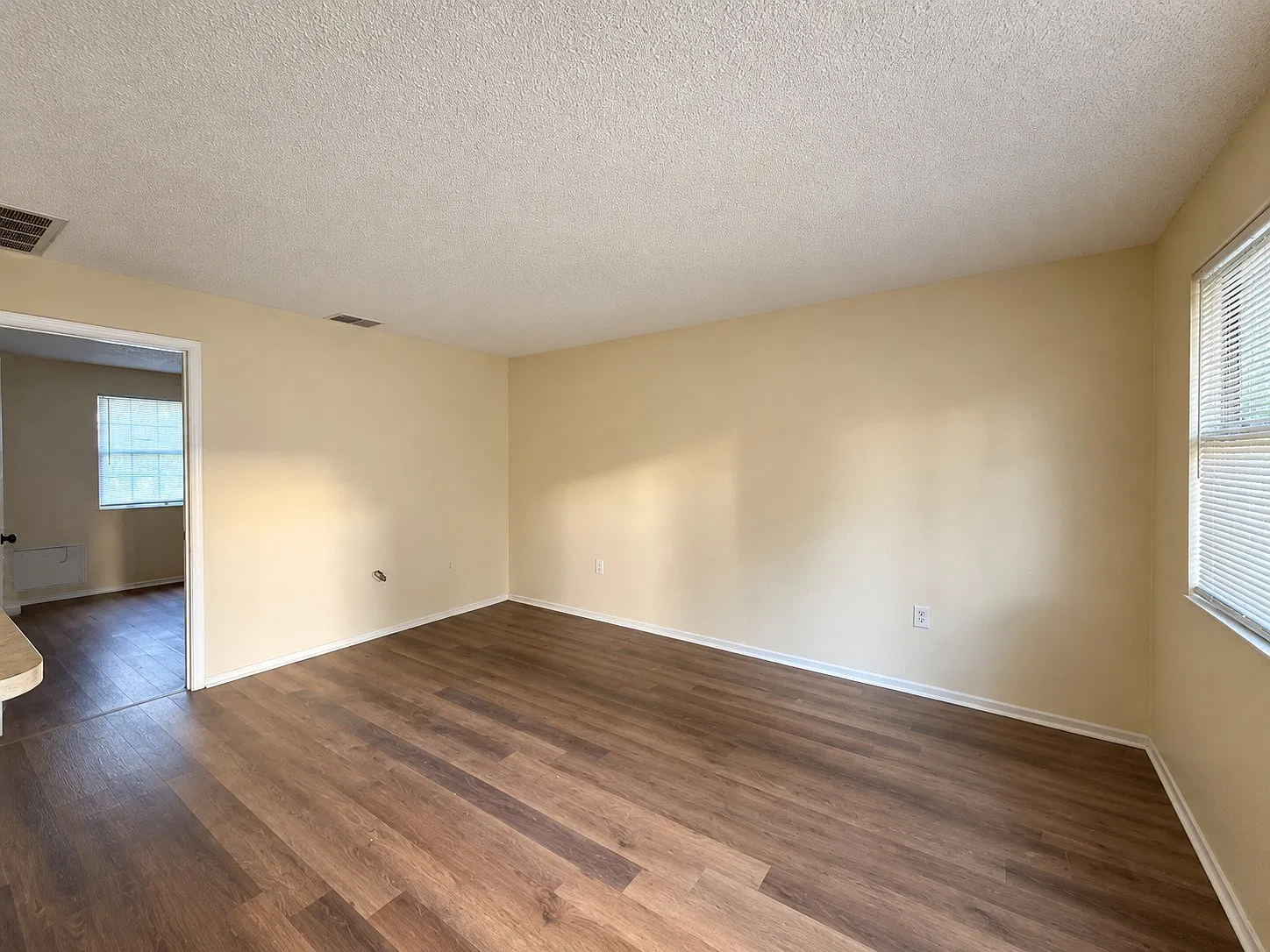 1 bed, 855 sqft, $1,100 — Photo 4