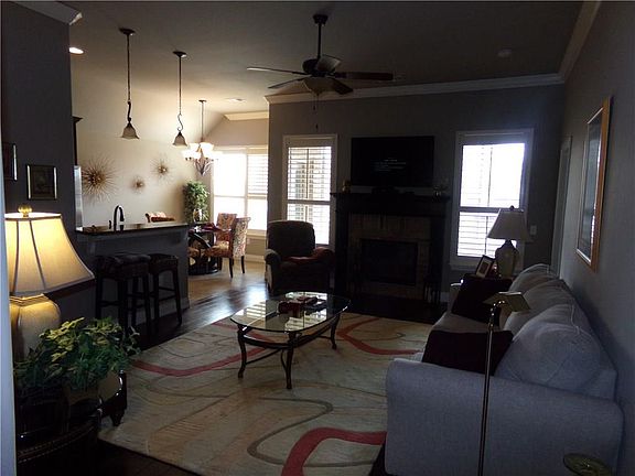 3rd image of 4200 Vista Dr