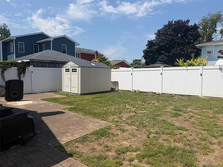 82 E Hollywood Ave — Photo 10