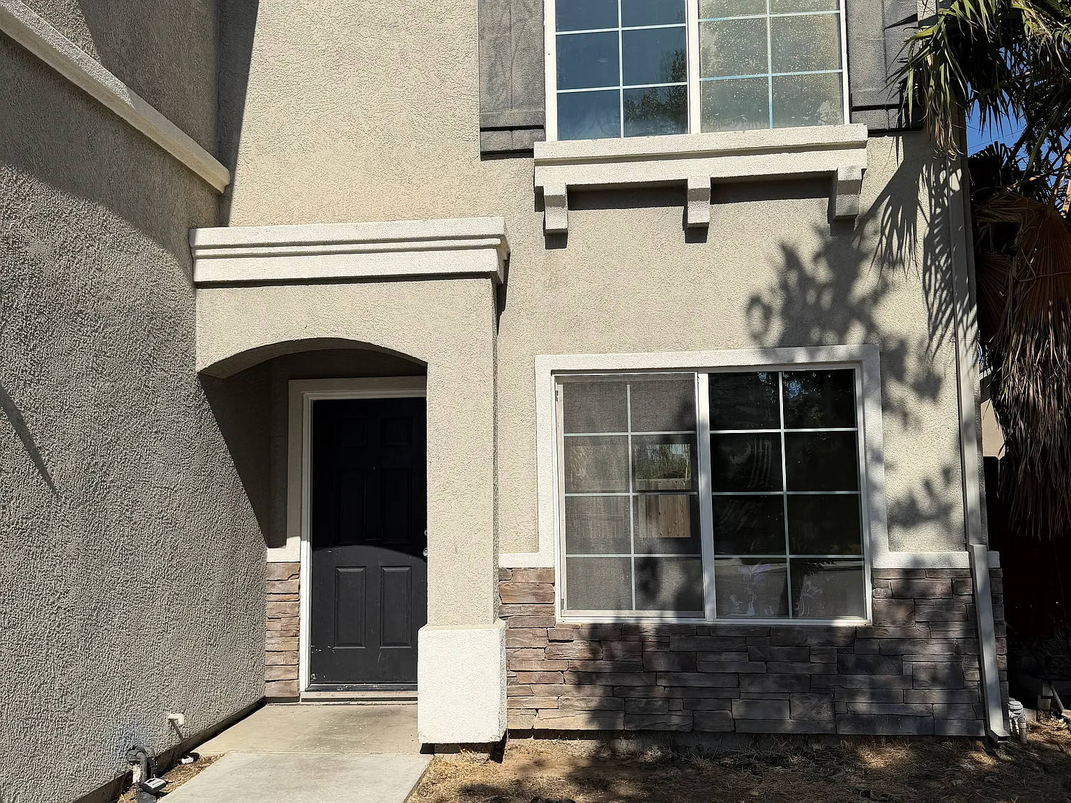 4 bed, 2038 sqft, $2,650 — Photo 2