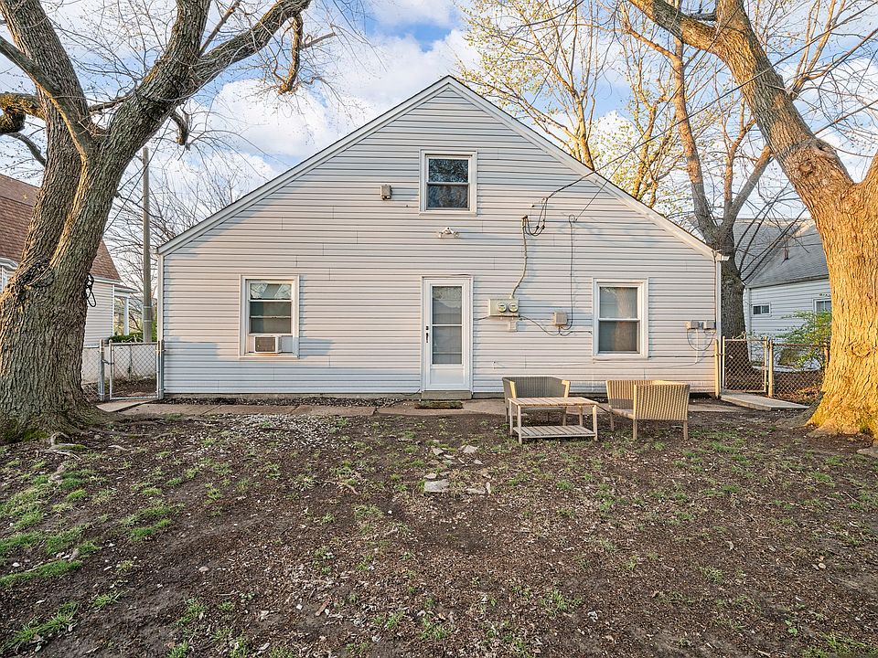 Entry door to common space containing washer and dryer, access to individual apartments.