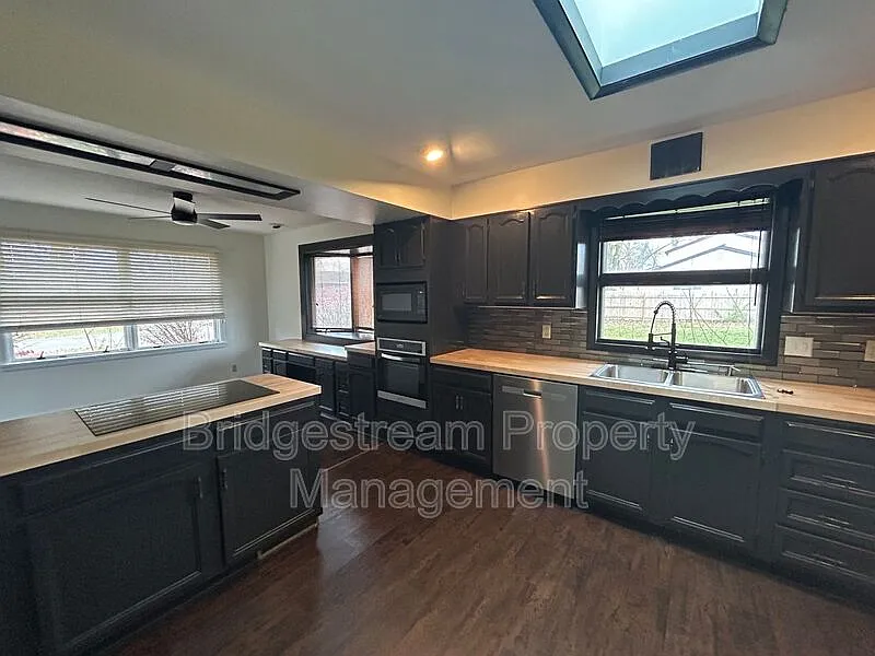 Building Photo - 7201 McKenna Pl