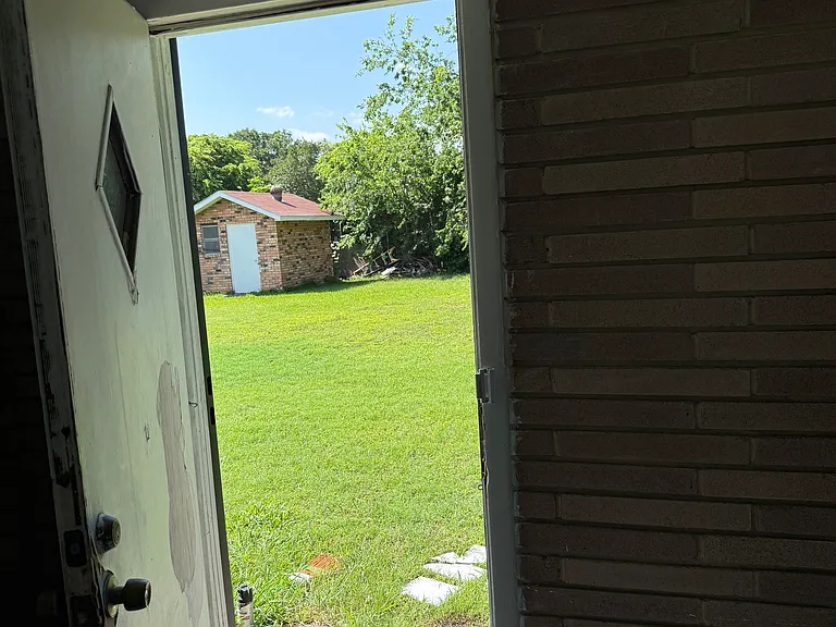 341 Kaye St — Photo 16