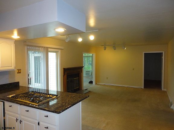4th image of 2515 Meade Dr