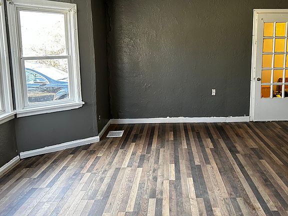 2nd image of 982 N 86th St