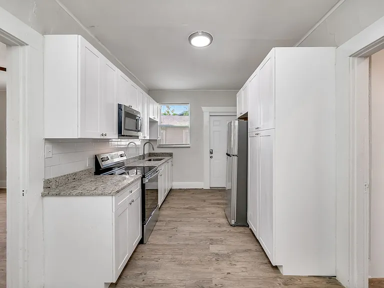 310 E Lambright St — Photo 48