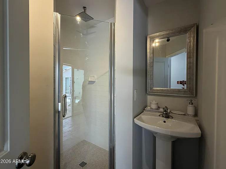 2514 E Fairmount Ave — Photo 22